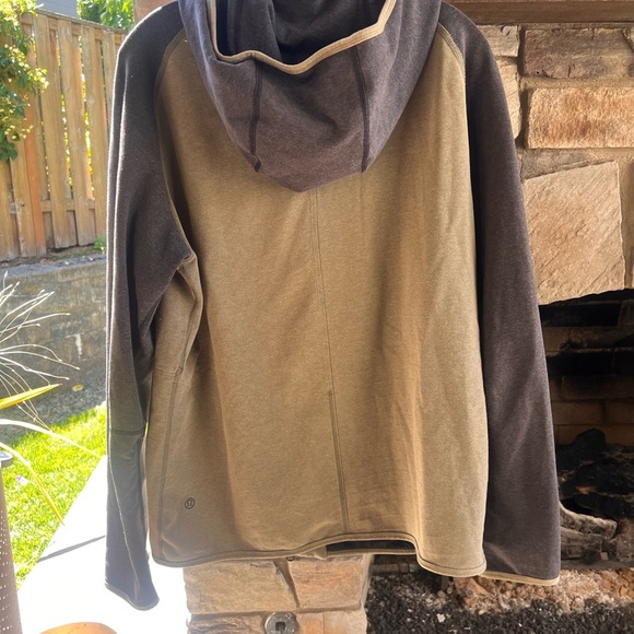 Lululemon Scuba Two-Tone Hooded Jacket Large - Picture 2 of 4